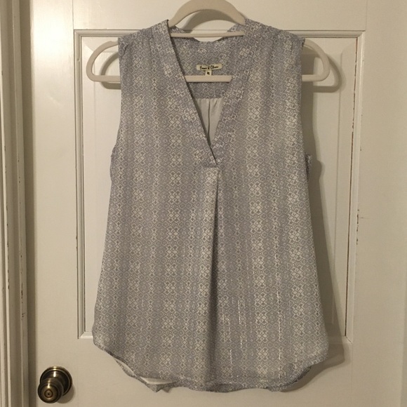 Tops - Navy/White Printed Sleeveless Blouse Medium